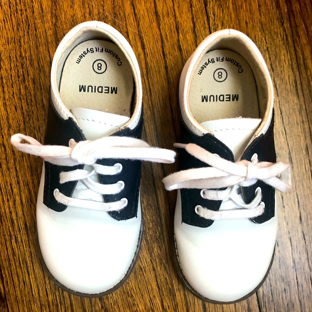 Foot-mates Saddle Black and White Cheer-8401 Little Girl Shoes Size 8